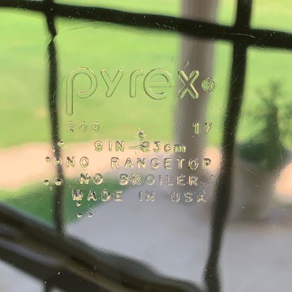 PYREX (2) vintage amber 9 inch pie pans - Picture 4 of 4